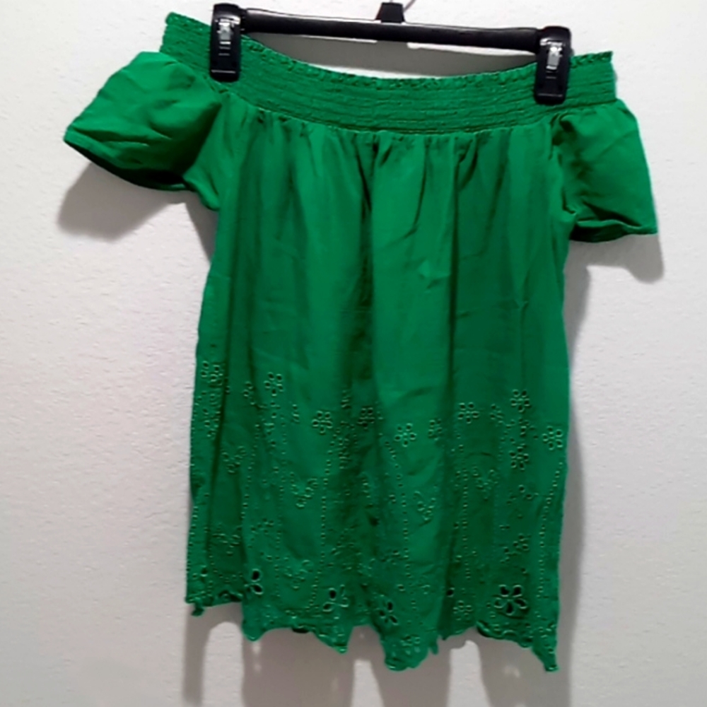 Old Navy, off shoulder top with eyelet bottom, size M